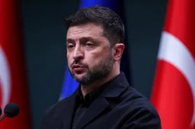Не собирается принимать мирный план. Зеленский пытается выиграть время