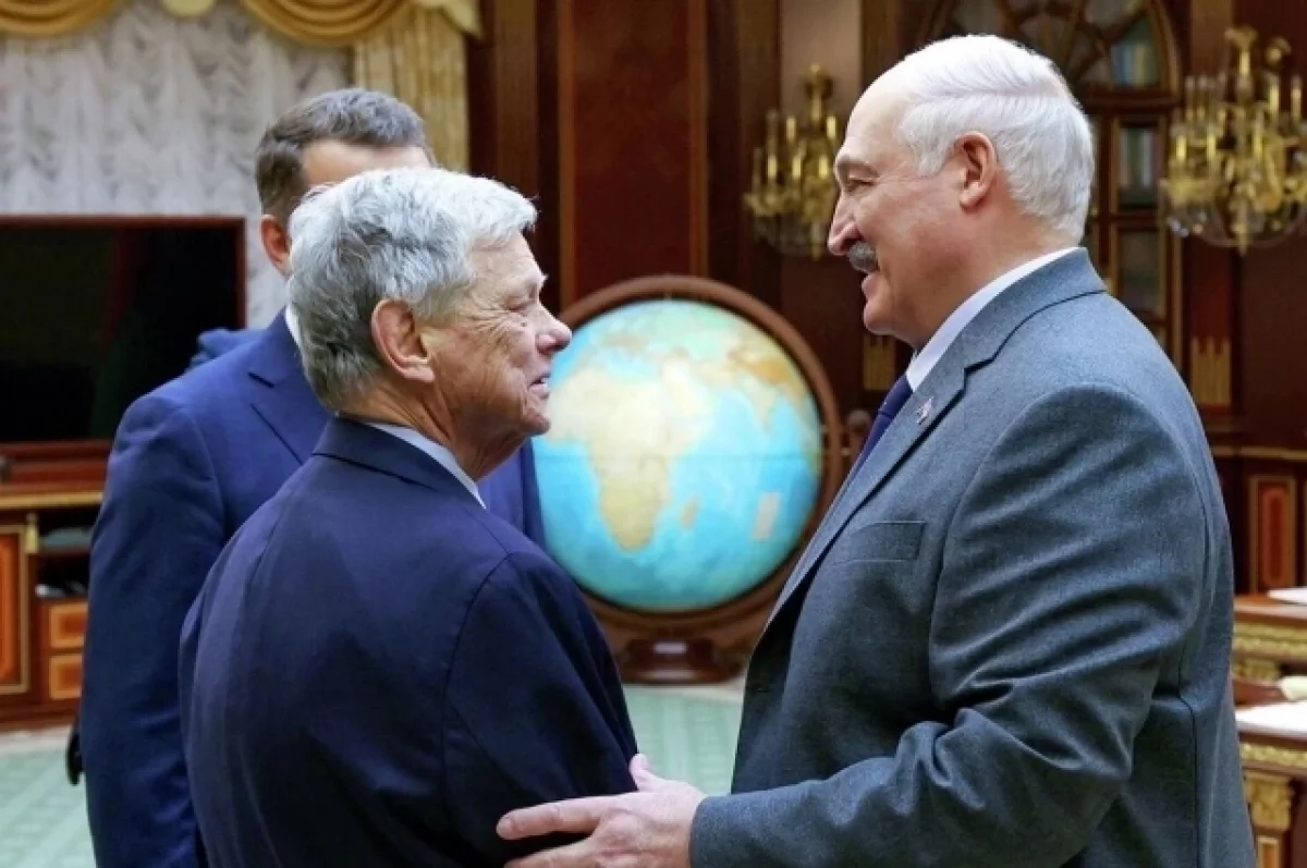 Read more about the article Лукашенко на встрече с делегацией США заявил, что он ещё живой