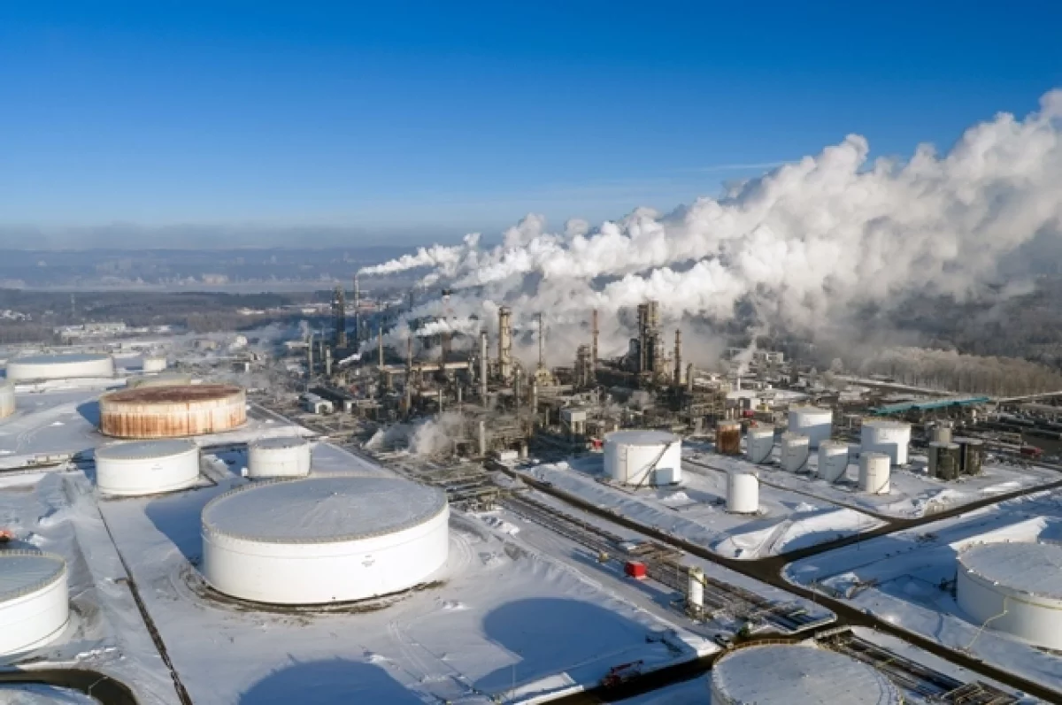 Read more about the article Испугались цены бензина? США обещают снять санкции с нефти РФ в случае мира