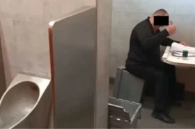 Золото Зеленского всплыло в туалете. Генерал СБУ попался на афере в уборной