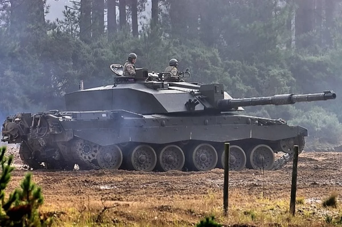 Read more about the article Британия задействовала танки Challenger 2 во время учений у границ с РФ