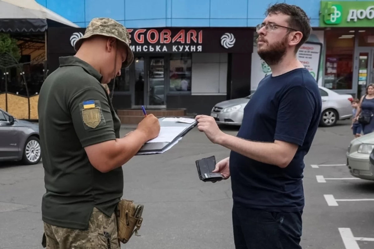 Read more about the article Потерпите еще немного. Зеленский пообещал на деньги ЕС свернуть мобилизацию