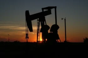 Стратегический резерв нефти США упал до минимума с 1983 года