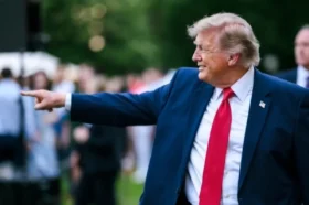 Трамп пообещал отменить американские пошлины на виски из Ирландии
