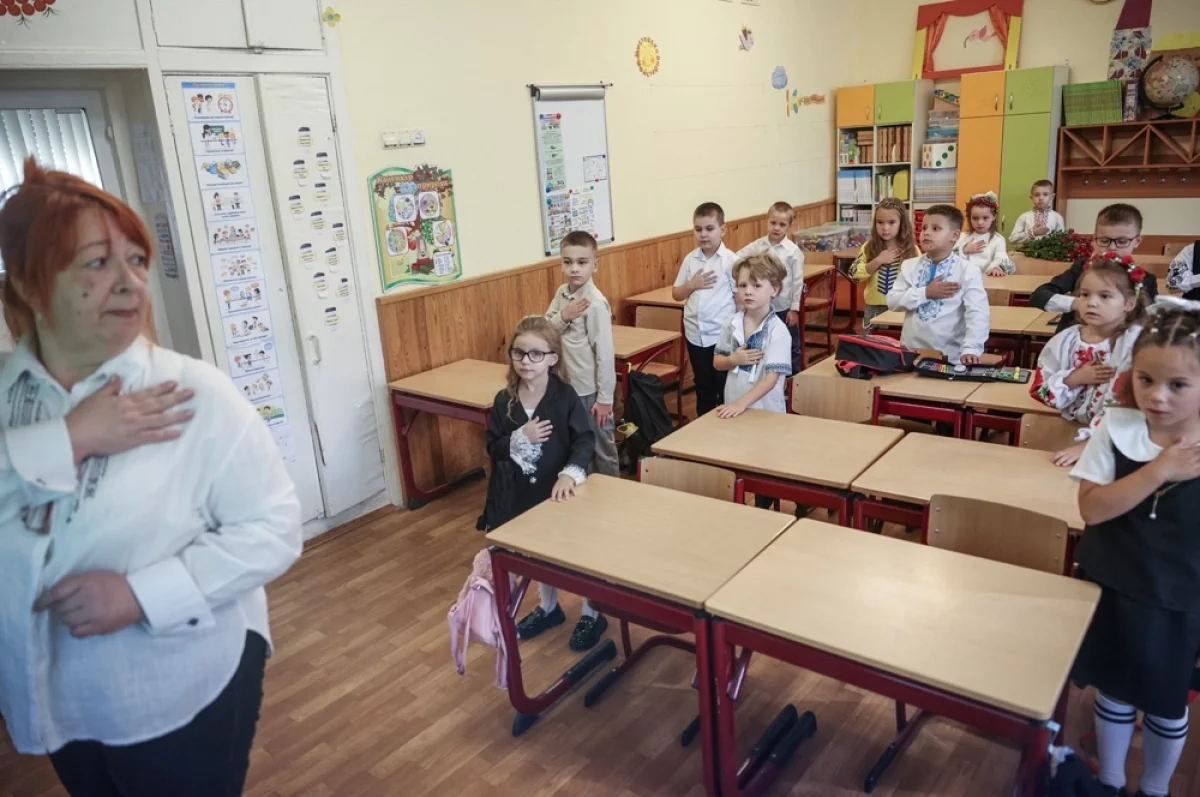 Read more about the article Готовят поколение. На Украине детей с двух лет учат ненависти к русским